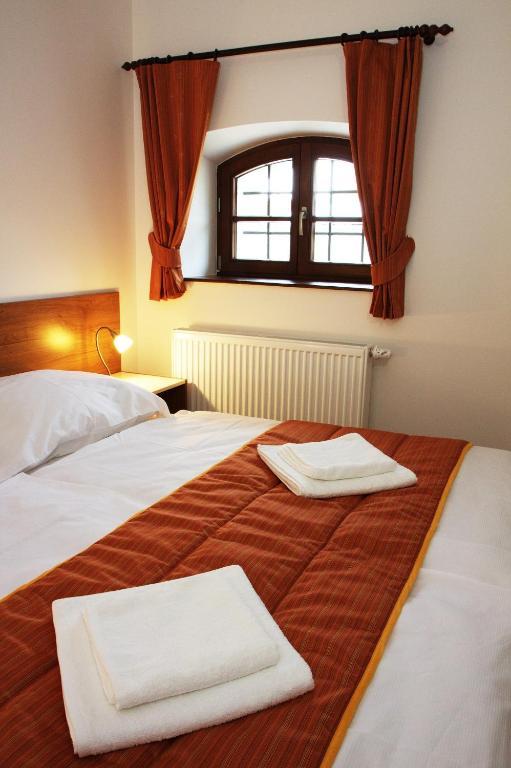 Hotel Pod Sluncem Trebiz Bilik gambar